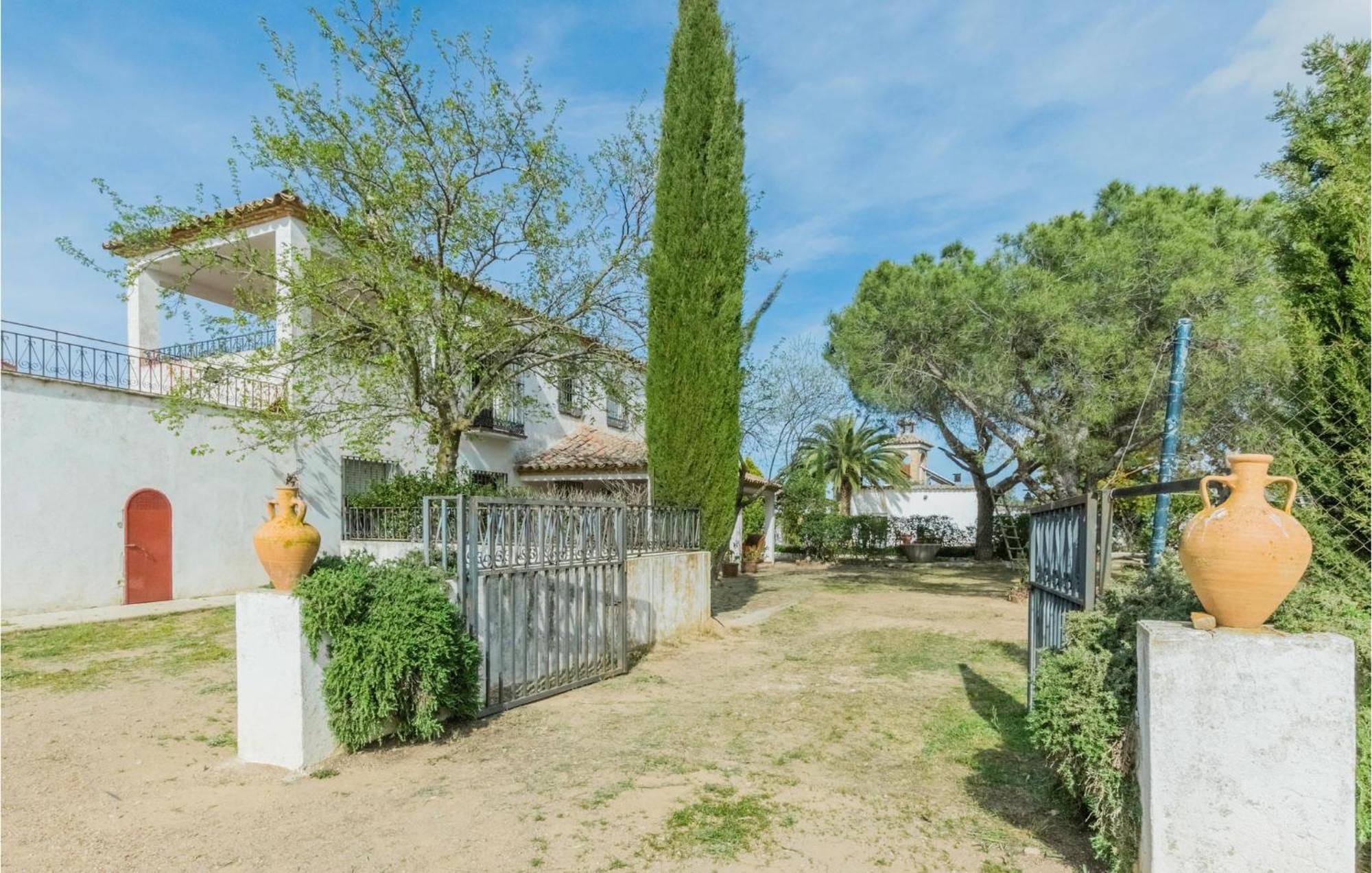 Gorgeous Home In Aldeaquemada With Swimming Pool Zewnętrze zdjęcie
